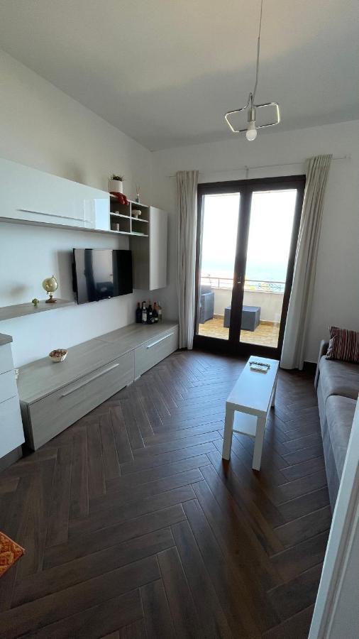 Baia Aurora Villa Letojanni Buitenkant foto