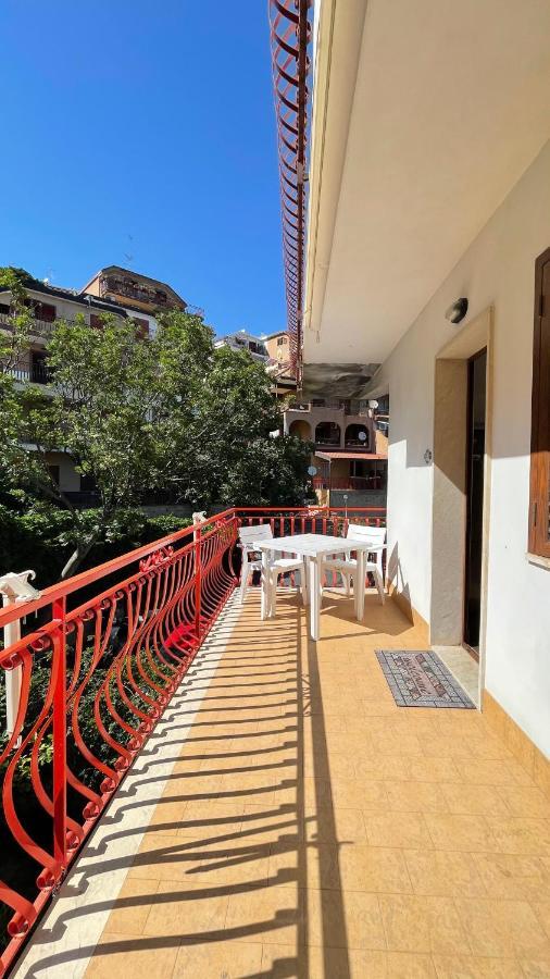 Baia Aurora Villa Letojanni Buitenkant foto
