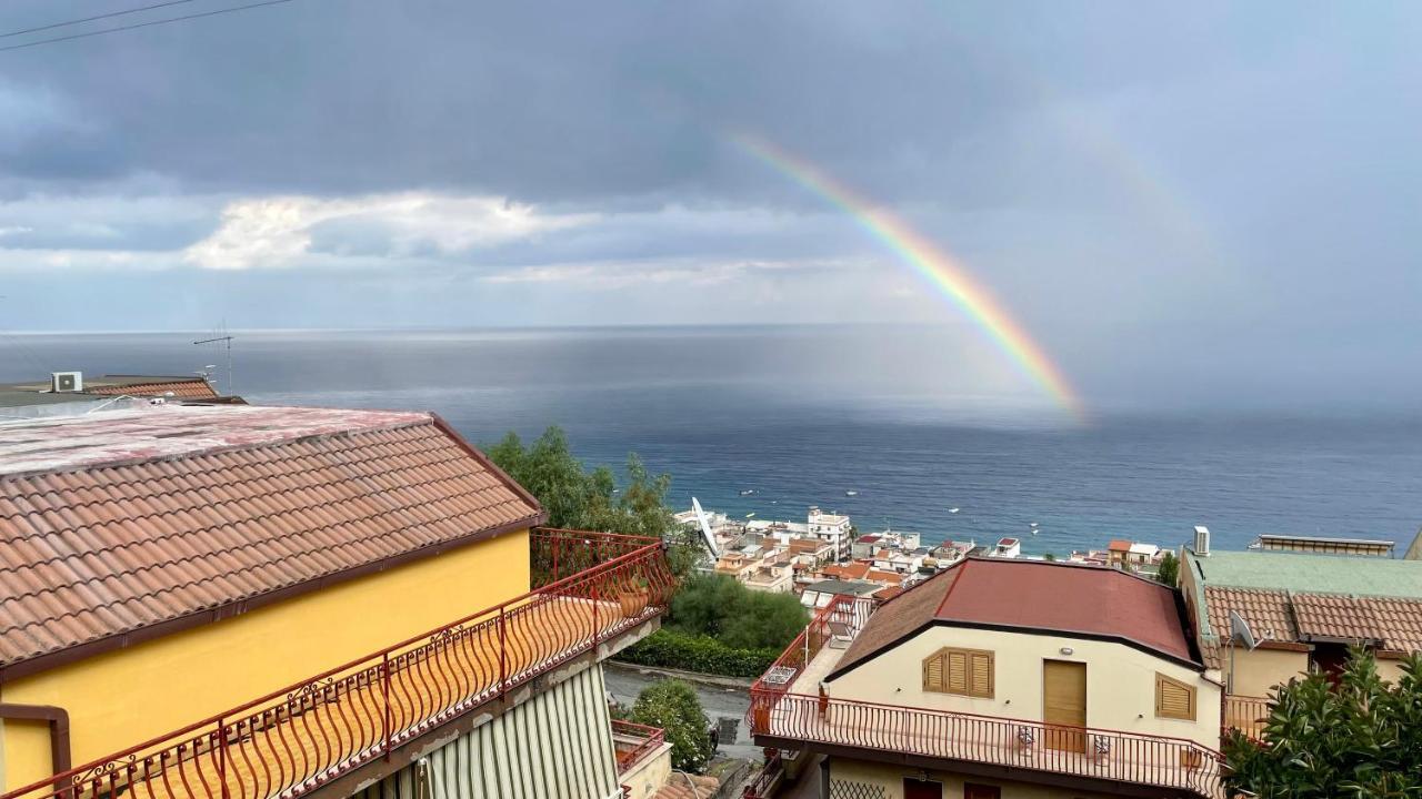 Baia Aurora Villa Letojanni Buitenkant foto