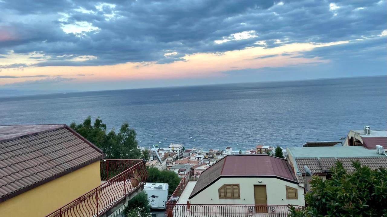 Baia Aurora Villa Letojanni Buitenkant foto
