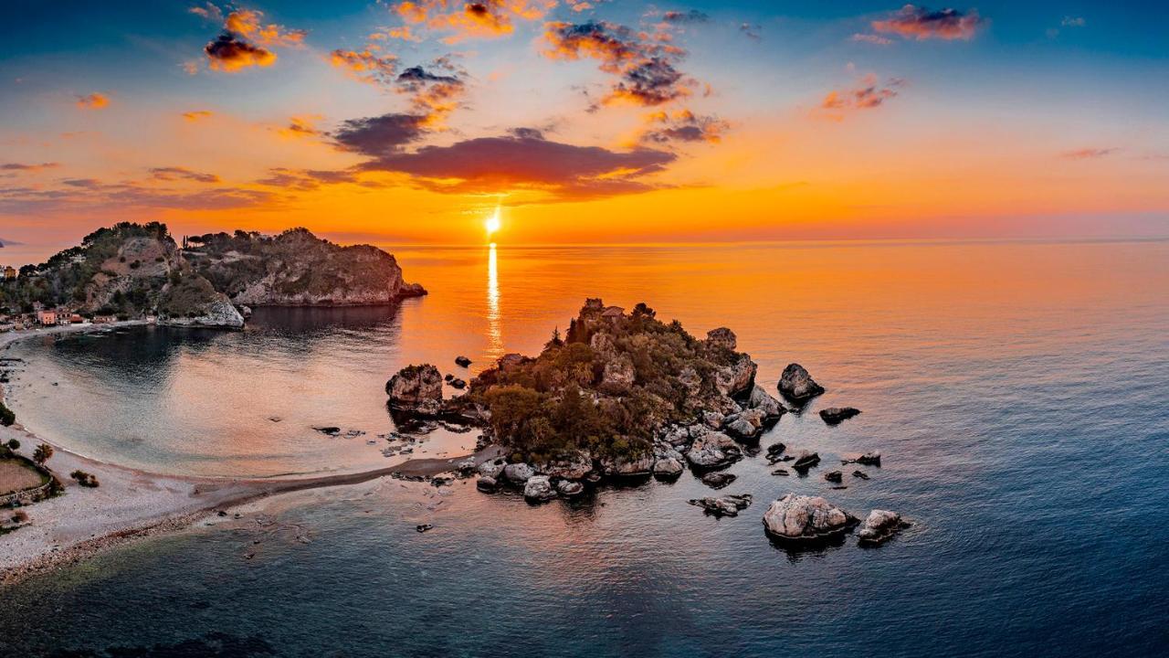 Baia Aurora Villa Letojanni Buitenkant foto