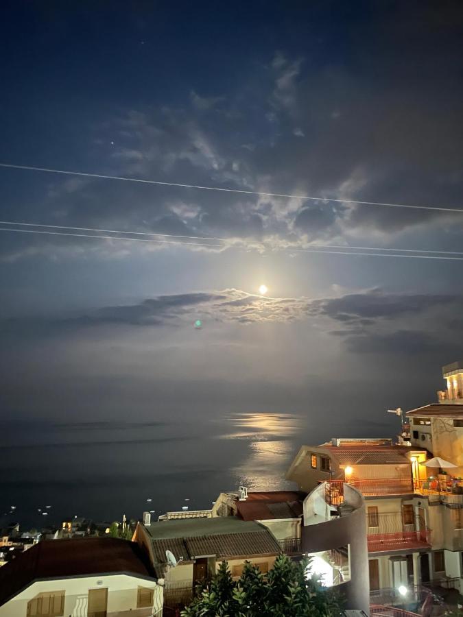 Baia Aurora Villa Letojanni Buitenkant foto