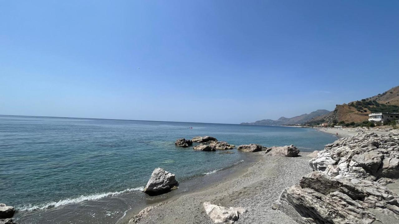 Baia Aurora Villa Letojanni Buitenkant foto